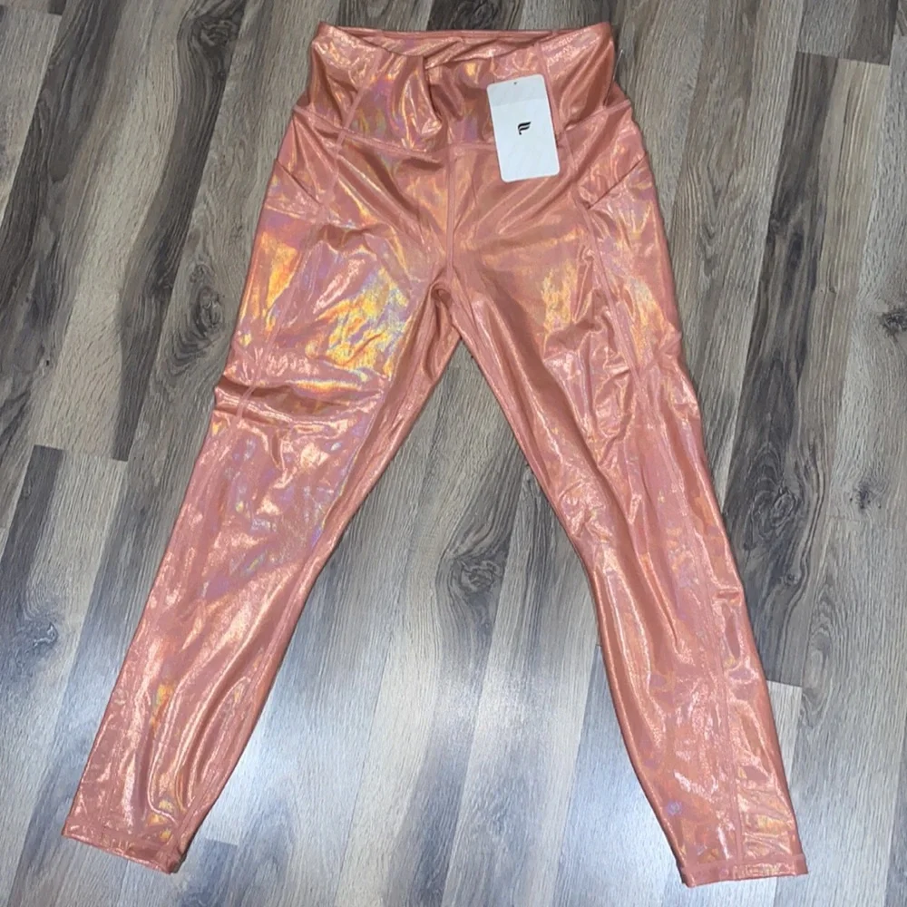 ✨ NWT Fabletics Holo Graphic Orange Leggings ✨ - Picture 1 of 8
